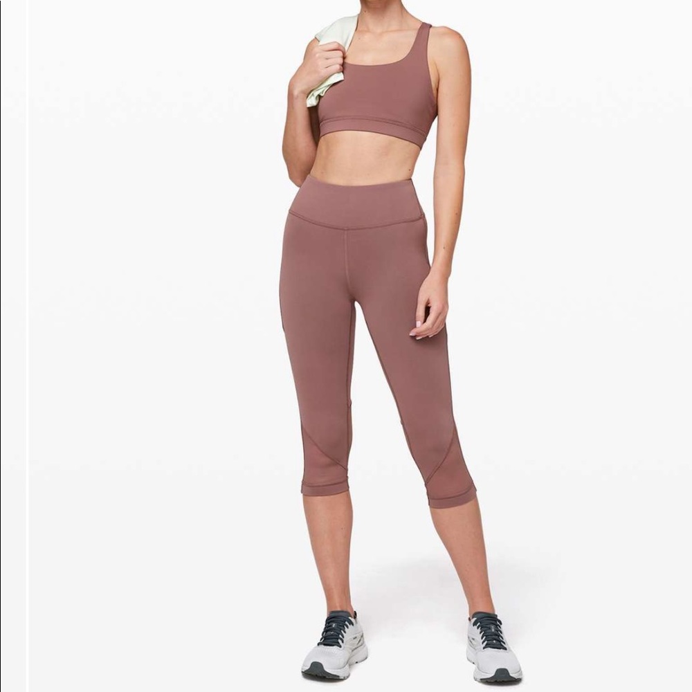 Lululemon Turn Up the Tension crop leggings 19’’ inseam. Red dust. Everlux-mesh